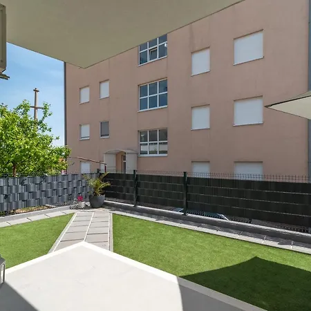 A&r - Seget Apartment *